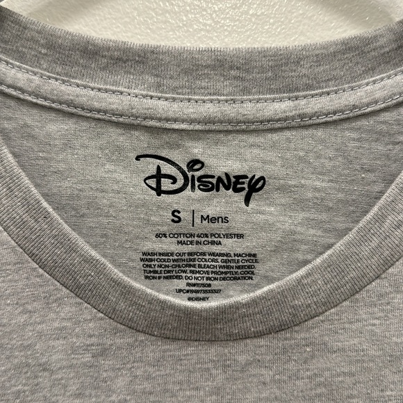 Brand new with tags! Men’s small Disney “busy doing nothing” Mickey t-shirt - Picture 5 of 5
